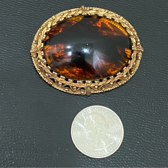Vintage Baltic Amber Oval Cabochon Ornate Gold-tone Brooch 31.3g - Picture 7 of 12